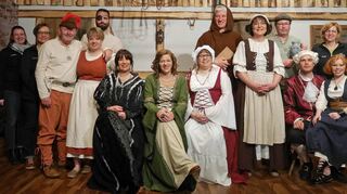 Mit dem Lustspiel „Das Gasthaus zum toten Mann“ brillierte die Theatergruppe „Bretzinger Lachmuskel“ am Wochenende, weitere Aufführungen folgen.