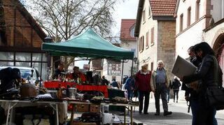 Beim Flohmarkt konnte man auf Schnäppchenjagd gehen.