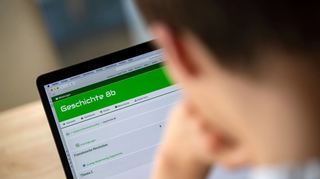 37 Schulträger aus dem Main-Tauber-Kreis haben insgesamt 97 Anträge auf Zuschüsse aus dem Digitalpakt gestellt. Dies teilte das Kultusministerium auf Anfrage von Professor Dr. Wolfgang Reinhart (CDU) mit.