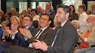 Dieser Beifall – im Bild von links MdB Nina Warken, Landrat Christoph Schauder, MdL Wolfgang Reinhart und Bürgermeister Nick Schuppert – galt „Salzabroad“ für ihre köstliche ländliche Positionsbestimmung.