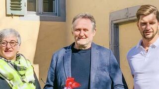 Manfred Heinold wurde von Niederstettens Bürgermeisterin Heike Naber und Thomas Löhr, dem Leiter des Schulbauernhofs, verabschiedet.