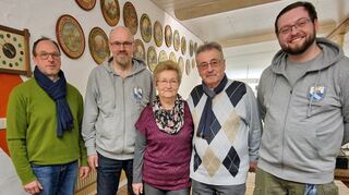 Für über 50 Jahre Treue zum Schützenverein Laudenbach wurden Karin und Horst Glotzmann geehrt. Im Bild von links Ortsvorsteher Martin Rüttler, Schützenmeister Michael Kraft, Karin und Horst Glotzmann sowie der Oberschützenmeister Corbinian Büttner.