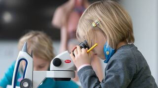 Dass schon von der Kita und Grundschule an Kinder für „Mint“-Fächer begeistert werden, will die „Mint-Region Main-Tauber“ fördern.