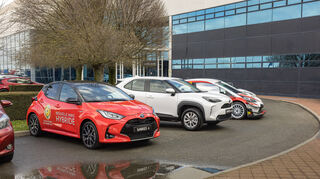 mid Onnaing - Die aktuelle vierte Generation des Yaris hat ein SUV Geschwisterchen bekommen, den Yaris Cross.