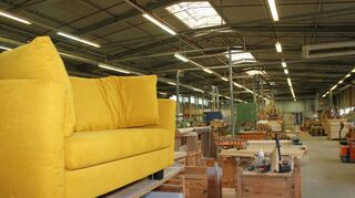 Die letzten Sitz- und Liegemöbel verlassen in diesen Tagen die Werkshallen der Firma Fertig. Denn die 131-jährige Geschichte des Unternehmens endet. Das Insolvenzverfahren brachte keine Rettung. Die Produktion wurde am 31. März offiziell eingestellt.