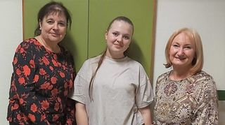 Freuen sich über den Erfolg auf Landesebene: (von links) Yvonne Albes, Dariia Onyshchuk und Veronika Dorda-Kirschner.