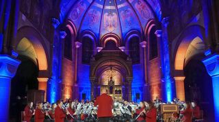 Gelungenes Konzert in einer ganz besonderen Atmosphäre: Das Orchester des Musikvereins Schweinberg und der Kirchenchor St. Alban boten unter dem Titel „Hardheim leuchtet“ ein ganz besonderes Musikprogramm. Der Erlös geht an den Freundes- und Förderkreis „Unser Krankenhaus“.