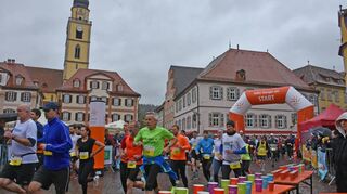Der Stadtlauf in Bad Mergentheim zog viele Erwachsene (Bild), aber auch sehr viele Schüler und gar Kinder an.