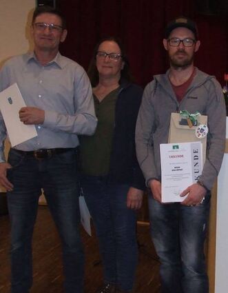 Ehrung für gezeigte Zivilcourage (von links): Josef Hochstatter, Gabriele Weber, Jens Höfert.