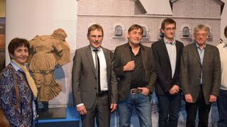 Regina Geier, Bürgermeister Jürgen Galm, Professor Dr. Claus Wolf, Dr. Martin Kemkes, Dr. Jörg Scheuerbrandt und Dr. Klaus Kostüm (von links) bei der Ausstellungseröffnung im Römermuseum Osterburken.