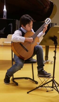 Mehr als 30 Kinder und Jugendliche traten beim Musikschulpodium der Richard-Trunk-Musikschule in der Mensa des Matthias-Grünewald-Gymnasiums auf und gaben den Zuhörern einen Einblick in ihren jeweiligen Leistungsstand.