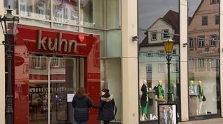 Das Modehaus Kuhn soll Ende des Jahres schließen. Die Vertreter der Ratsfraktionen im Gemeinderat sind bestürzt.