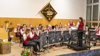 Der Musikverein Bretzingen musizierte unter der Leitung von Melanie Ehrenfried beim Frühlingskonzert des MGV Gerichtstetten.