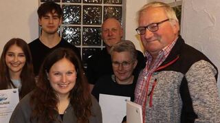 Die Geehrten (von links): Stella Olma, Haakon Olma, Sabrina Meder, Andrea Dittmann Stefan Zipf, Eduard Seitz.