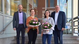 Madeleine Franzwa (Zweite von rechts) und Elena Dittmann haben im Hardheimer Krankenhaus eine Hebammenpraxis eröffnet. Darüber freuen sich Bürgermeister Stefan Grimm (links) und Verwaltungsleiter Lothar Beger.