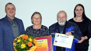 Bei Sportkarate Walldürn wurden in der Versammlung Mitglieder geehrt. Inge Keppler (Zweite von links) wurde zum Ehrenmitglied ernannt.