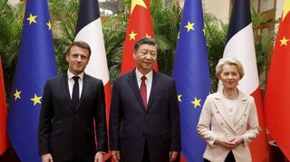 Emmanuel Macron (v. l.), Xi Jinping und Ursula von der Leyen beim Foto-Termin vor ihren Gesprächen in Peking.