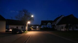 Zwischen 0.30 und 4.30 Uhr könnte es künftig in Sonderriet dunkel werden. Der Ortschaftsrat war in seiner Sitzung mehrheitlich mit einer Abschaltung der Straßenbeleuchtung zu dieser Zeit einverstanden.
