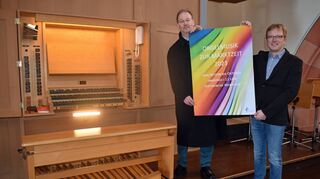 Die beiden Organisatoren der Reihe „Orgelmusik zur Marktzeit“, Carsten Klomp (links) und Carsten Wiedemann-Hohl, freuen sich bereits jetzt auf deren Eröffnung am kommenden Samstag in der Wertheimer Stiftskirche.