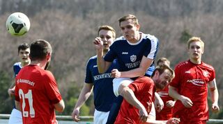 Der TSV Assamstadt II (in Rot) hatte keinerlei Probleme, um sich in der Kreisklasse A Tauberbischofsheim mit 3:0 gegen die SpG Beckstein/Königshofen II durchzusetzen.