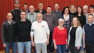Die neue Führungsmannschaft mit dem Vorsitzenden Steffen Reißenweber (vorne rechts) und dem zweiten Vorsitzenden Rainer Striffler (Dritter von links).