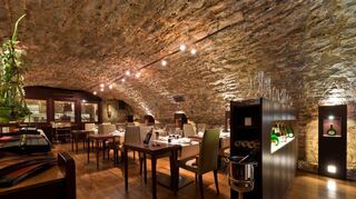 Das Restaurant „Laurentius“ in Weikersheim wird seit 2008 Jahr für Jahr mit einem Michelin-Stern ausgezeichnet. Es zählt zur Spitzengastronomie.