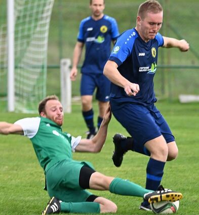 Tabellenführer FC Donebach (in Grün) geht als Favorit in das Heimspiel gegen den TSV Höpfingen II. Bild: Martin Herrmann