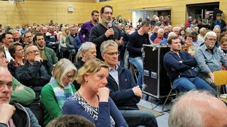 Naturschutz, Nahwärmeversorgung, sanfter Tourismus oder mögliche erste Projekte – die Fragen der Bürger deckten ein breites Spektrum ab und richteten sich in Regel an alle vier Kandidaten.