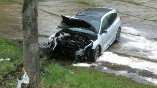 Bei einem Unfall am Samstag auf der B 290 bei Gerlachsheim verletzte sich ein Mann schwer und wurde mit dem Helikopter in eine Klinik geflogen.