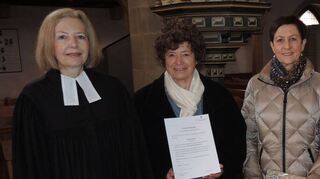 Wertvollen ehrenamtlichen Dienst leisten im evangelischen Kirchenbezirk Weikersheim Prädikanten und der „Bezirksarbeitskreis Frauen“. Das Bild zeigt anlässlich von Beauftragung und Verabschiedung (von links) Dekanin Renate Meixner, Ruth Hartung, Elsbeth Finkenberger und Andrea Langner.