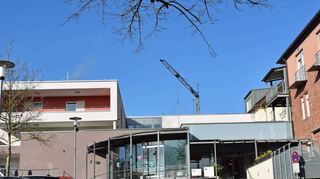 Welche Auswirkung das Storchennest auf den weiteren Gebrauch des Baukrans am Geriatriezentrum hat, wird durch einen Storchenberater geprüft.