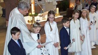 Der feierliche Gottesdienst zur Erstkommunion in Reicholzheim wurde von den Kommunionkindern mitgestaltet.