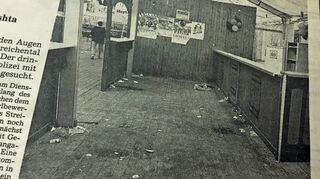 Im Handarchiv der FN-Redaktion finden sich nur wenige Beiträge über die Tat von 1993: Das Schwarzweißfoto hat ein Kollege am Folgetag in der Bar aufgenommen.