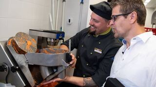 Behördliche Kontrollen in Gastronomiebetrieben finden immer wieder statt. Zuletzt bekamen zahlreiche Bad Mergentheimer Unternehmen „überraschenden“ Besuch.
