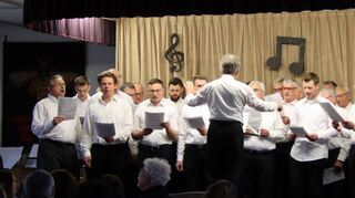 Einen gelungenen Einstand feierte der Liederkranz Oberstetten nach seiner „Verjüngungskur“ mit einem musikalischen und unterhaltsamen zweiten Dorfabend im voll besetzten Gemeindesaal.