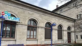 Das Ehepaar Jouaux will den Bahnhof in Lauda mit neuem Leben füllen und hat dazu im Gemeinderat ein detailliertes Konzept vorgestellt. Die Bürgervertreter zeigten sich begeistert von den Plänen – und brachten das Vorhaben einmütig auf den Weg.