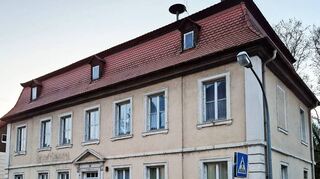 Ortsbild prägendes Gebäude: Im alten Rathaus in der Würzburger Straße in Gerlachsheim wollen zwei junge Investoren Wohn- und Gewerbeeinheiten realisieren.