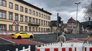 Nach Freigabe der sanierten L 2310 zwischen Wertheim und Eichel laufen noch einige Restarbeiten, so auch an der Kreuzung zur Alten Mainbrücke.