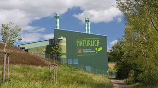 Ins Naturwärmekraftwerk wird investiert.