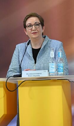 Ministerin Klara Geywitz hofft, dass Heizungen freiwillig getauscht werden.