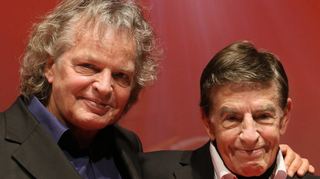 Der Pianist Joachim Kühn (l.) ist hier mit seinem inzwischen verstorbenen Bruder, dem Jazz-Klarinettist Rolf Kühn (r.) zu sehen.