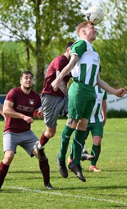 Rippberg/W.-G. hat sich bei der SpG Ahorn vergeblich gestreckt.