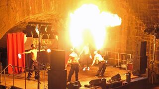 Feuershow von Caldera. Dieses Jahr traten sie erstmals zusammen mit den Fairy Elements im Finale auf.