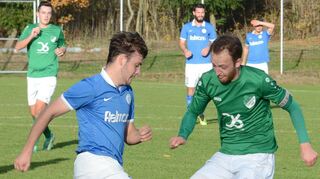 In der Saison 2018/19 spielten der FC Schloßau (blaue Trikots) und der FC Donebach letztmals in der Kreisliga Buchen gegeneinander (das Bild zeigt eine Szene der Hinrundenpartie). Zur Spielzeit 2023/24 schließen sich die Vereine auf sportlicher Ebene zu einer Spielgemeinschaft zusammen.