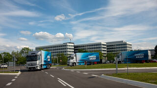mid Groß-Gerau - Die Route der drei E-Lkw für den Verteilerverkehr führt zunächst vom Mercedes-Benz Werk Wörth über Österreich nach Italien.