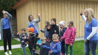 Groß war die Freude besonders bei den Mädchen und Jungen, als am Samstag der Spielplatz am Kindergarten eingeweiht wurde.