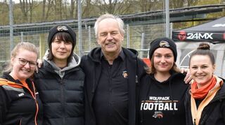 Der auf zwei Jahre neu gewählte Vorstand (von links): Hanna Schmitt (Jugendleiterin), Anastasia Deppisch (Schriftführerin), Klaus Volkert (Vorstandsvorsitzender), Lisa Pamperrien (Stellvertretende Vorstandsvorsitzende) und Hanna Ikas (Schatzmeisterin).