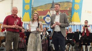 Über das gelungene 49. Wertheimer Weinfest freuten sich am Montag Weinprinzessin Katharina Flegler, Oberbürgermeister Markus Herrera Torrez und Martin Baumann (links) vom Organisationsteam.