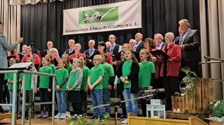 Schulchor und „GetSingers“ gemeinsam in Aktion.