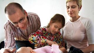 Die Betreuung von Kindern führt oft dazu, dass Eltern ihren Beruf nicht mehr ausüben können. Bei einem Infotag im Mehrgenerationenhaus erhält man Tipps dazu, wie der Wiedereinstieg in den Beruf gelingen kann.